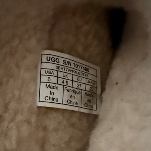 UGG size 6 Black and Cream Women's Boots - Picture 6 of 8